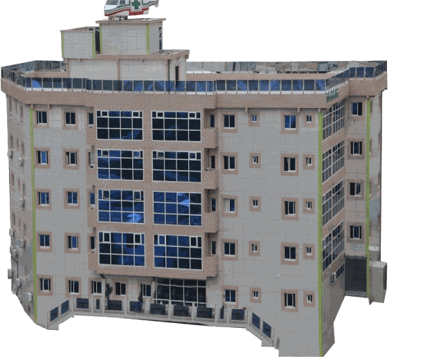 Le bâtiment de la Polyclinique de Poitiers : cinq niveaux, surmontés d’une réplique d’hélicoptère sanitaire aux couleurs de l’établissement
